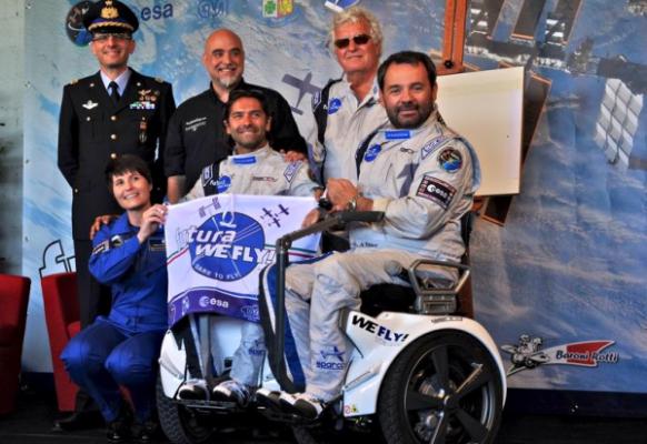 Bandiera WeFly! Team a Samantha Cristoforetti