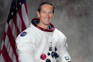 Official_NASA_portrait_Charles_Moss_Duke_Jr