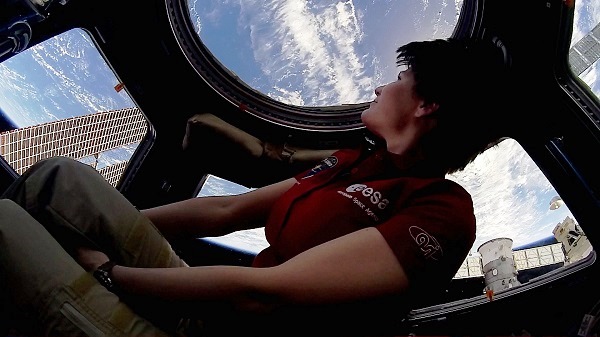 Astrosamantha il film, a cinema e scuola