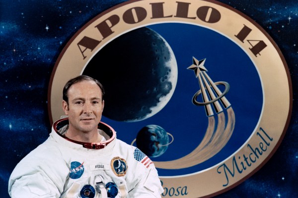 Addio a Mitchell e ad Apollo 14