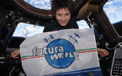 AstroSamantha portabandiera