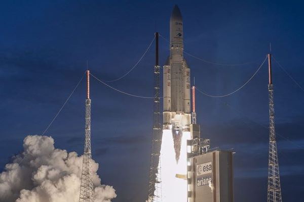 Satellite T-16 lanciato da Ariane 5